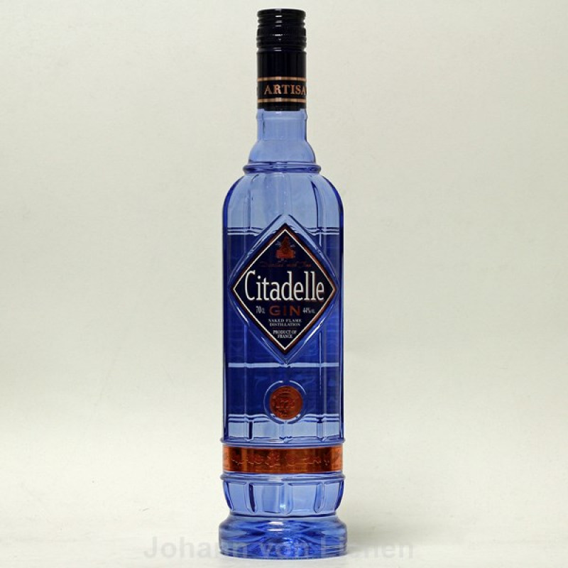 Citadelle Gin 0,7 L 44% vol. Citadelle Gin 0,7 L 44% vol.