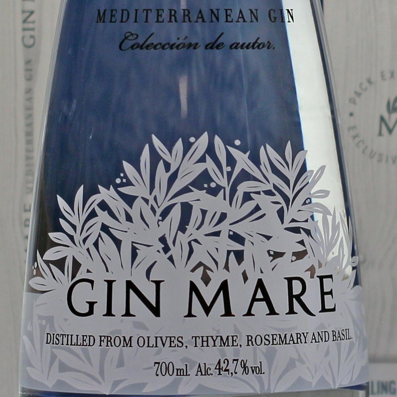 Gin Mare Geschenk-Set mit Glas 0,7 L 42,7% vol Gin Mare Geschenk-Set mit Glas 0,7 L 42,7% vol