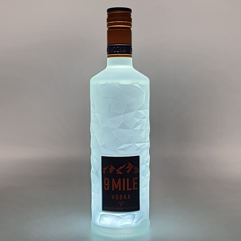 9 Mile Vodka LED beleuchtet 0,7 L 37,5% vol 9 Mile Vodka LED beleuchtet 0,7 L 37,5% vol