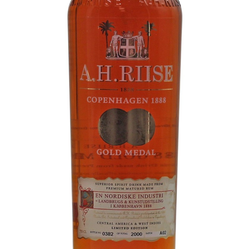 A. H. Riise 1888 Gold Medal 0,7 L 40% vol A. H. Riise 1888 Gold Medal 0,7 L 40% vol