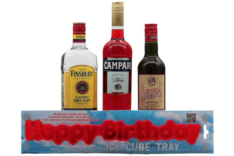 Negroni Cocktail Set mit Gin, rotem Wermut und Campari Negroni Cocktail Set mit Gin, rotem Wermut und Campari